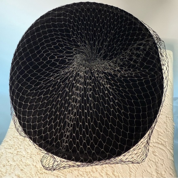 Vintage Elegant Black Veiled Hat Union Made in the USA - Picture 7 of 12